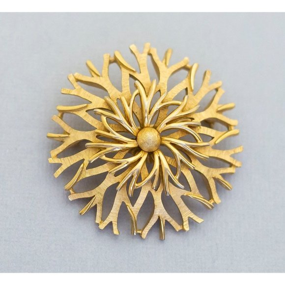 Spiral golden flower vintage brooch made by Crown Trifari (C7) - Picture 1 of 2